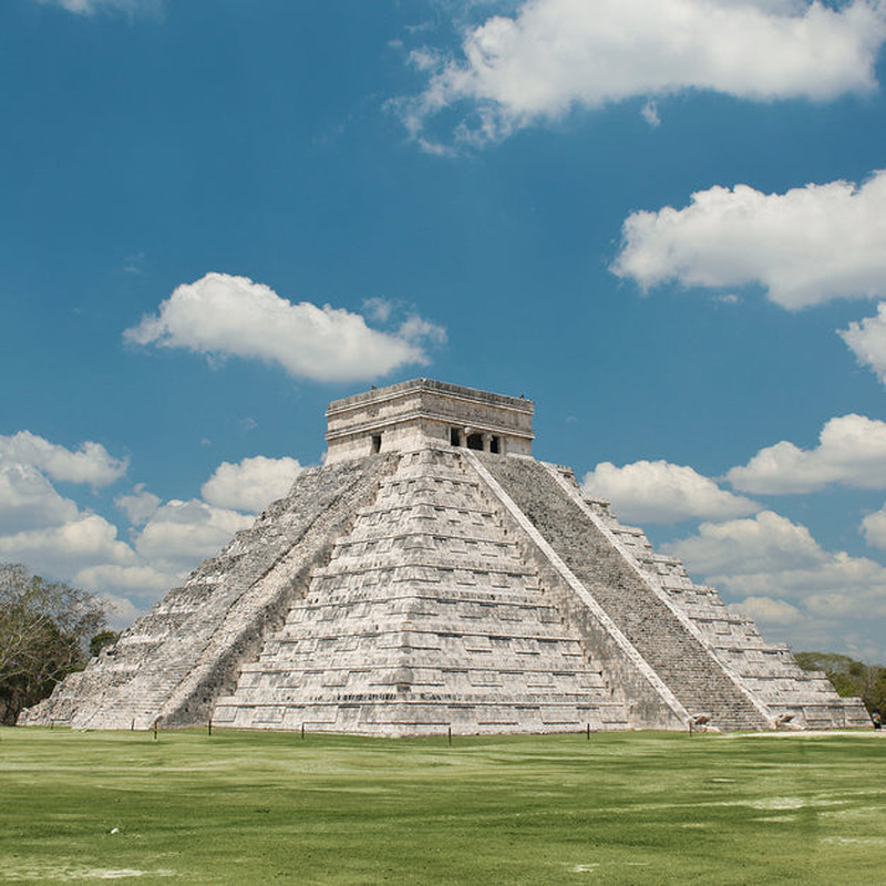 Tour al Amanecer en Chichén Itzá y Holbox